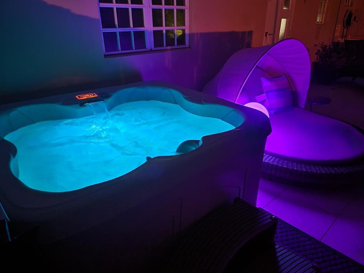 Apartamento Luxury Retreat With Private Jacuzzi And Mountain Views Free Parking Ponce Exterior foto