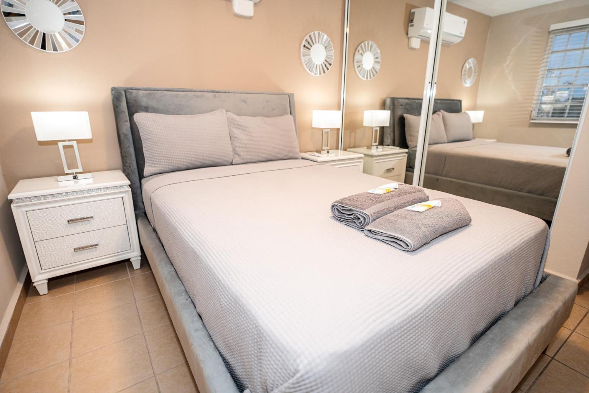 Apartamento Luxury Retreat With Private Jacuzzi And Mountain Views Free Parking Ponce Exterior foto