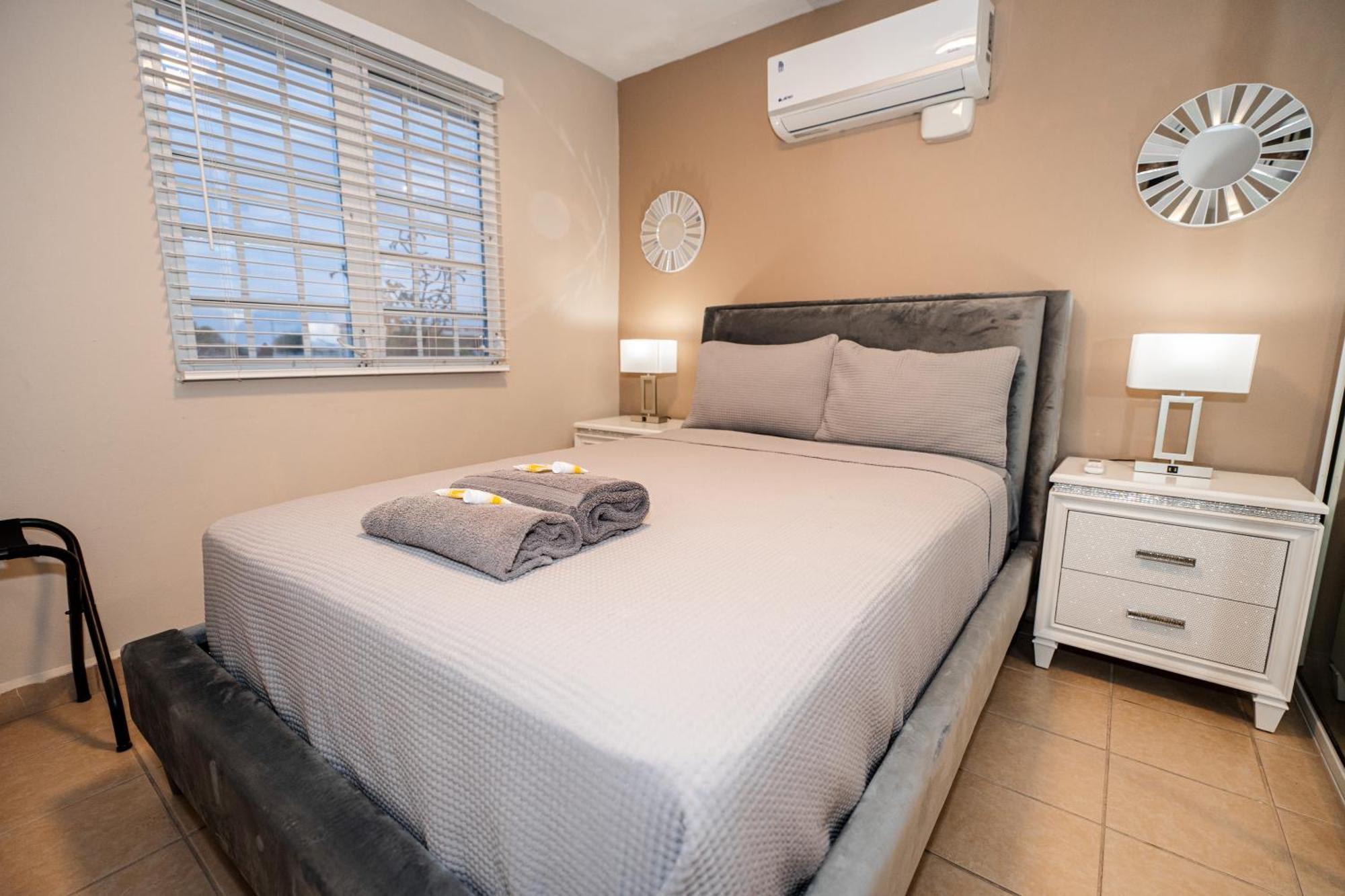 Apartamento Luxury Retreat With Private Jacuzzi And Mountain Views Free Parking Ponce Exterior foto