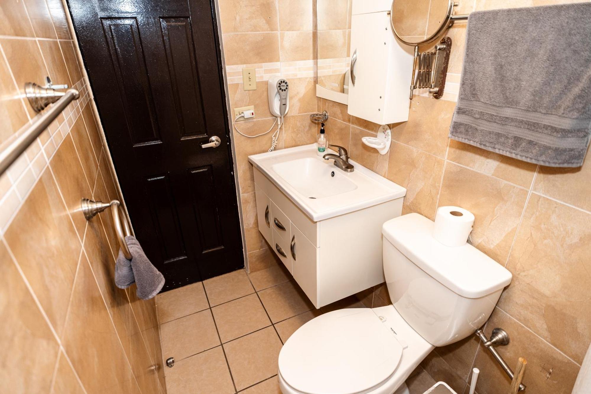 Apartamento Luxury Retreat With Private Jacuzzi And Mountain Views Free Parking Ponce Exterior foto