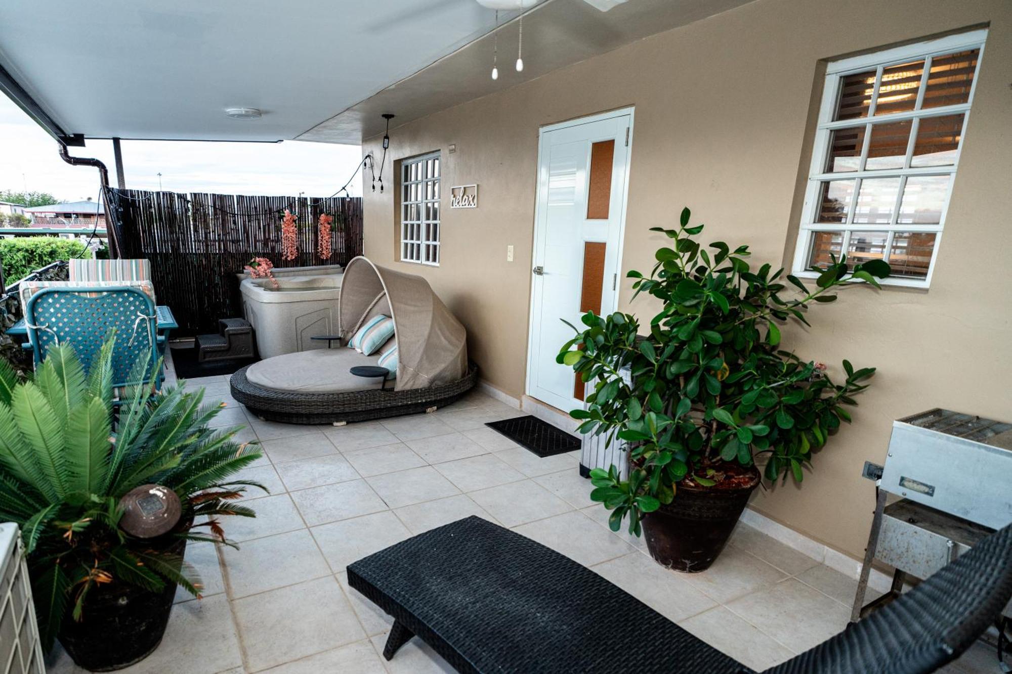 Apartamento Luxury Retreat With Private Jacuzzi And Mountain Views Free Parking Ponce Exterior foto